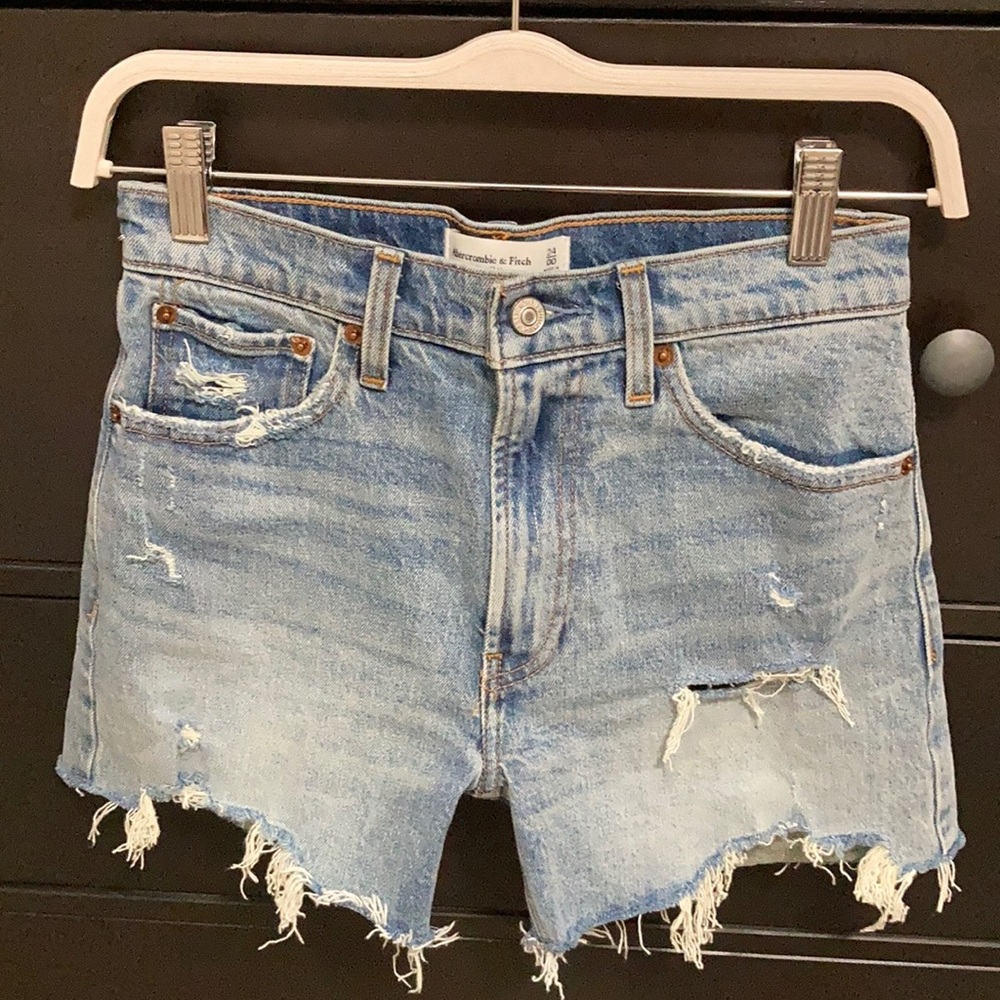 Abercrombie and Fitch High rise 4” shorts